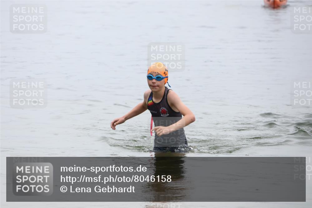 21.06.2025 - 27. Vierlanden-Triathlon Lena Gebhardt http://msf.ph/oto/8046158 15.06.2025 14:52:47 Schwimmen 1358, 1370 meine-sportfotos.de