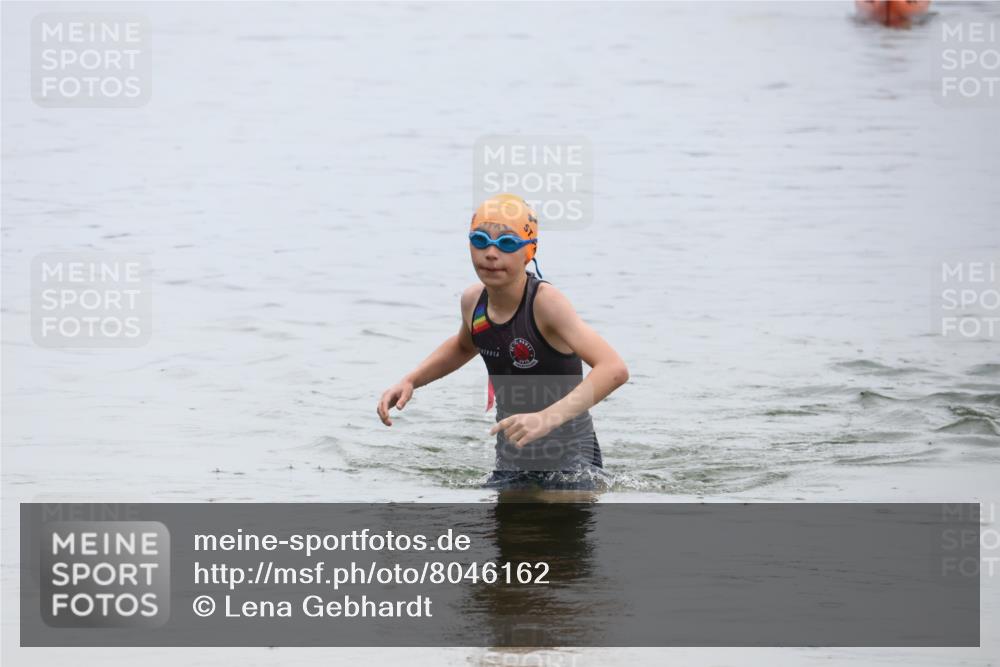 21.06.2025 - 27. Vierlanden-Triathlon Lena Gebhardt http://msf.ph/oto/8046162 15.06.2025 14:52:47 Schwimmen 1358, 1370 meine-sportfotos.de