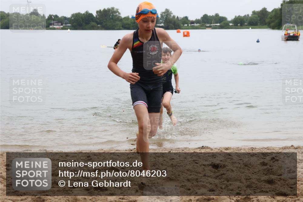 21.06.2025 - 27. Vierlanden-Triathlon Lena Gebhardt http://msf.ph/oto/8046203 15.06.2025 14:52:53 Schwimmen 1358, 1370 meine-sportfotos.de