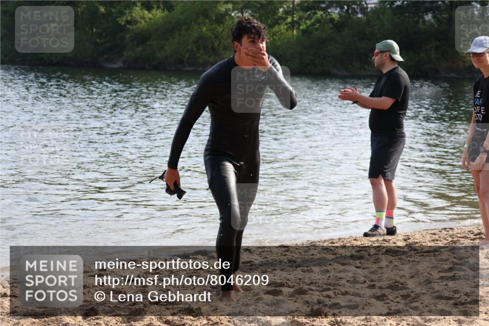 15.06.2025 - 27. Vierlanden-Triathlon Lena Gebhardt http://msf.ph/oto/8046209 15.06.2025 08:42:12 Schwimmen 71, 121, 128, 135, 191 meine-sportfotos.de
