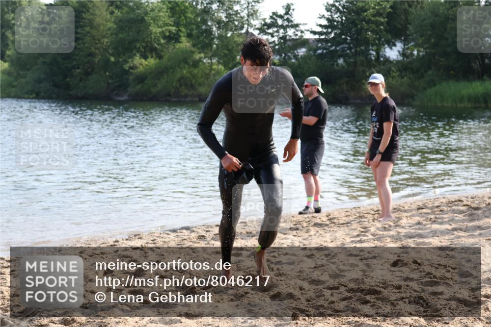 15.06.2025 - 27. Vierlanden-Triathlon Lena Gebhardt http://msf.ph/oto/8046217 15.06.2025 08:42:13 Schwimmen 71, 121, 128, 135, 191 meine-sportfotos.de