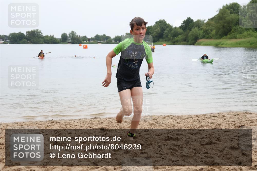 21.06.2025 - 27. Vierlanden-Triathlon Lena Gebhardt http://msf.ph/oto/8046239 15.06.2025 14:52:55 Schwimmen 1358, 1370 meine-sportfotos.de