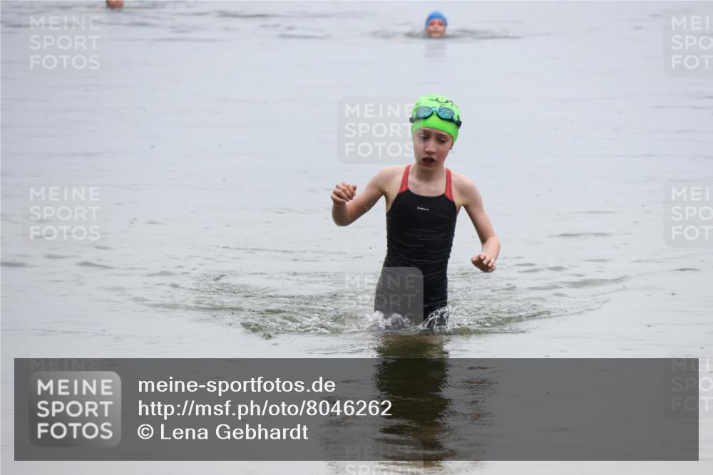 21.06.2025 - 27. Vierlanden-Triathlon Lena Gebhardt http://msf.ph/oto/8046262 15.06.2025 14:53:20 Schwimmen 1368 meine-sportfotos.de