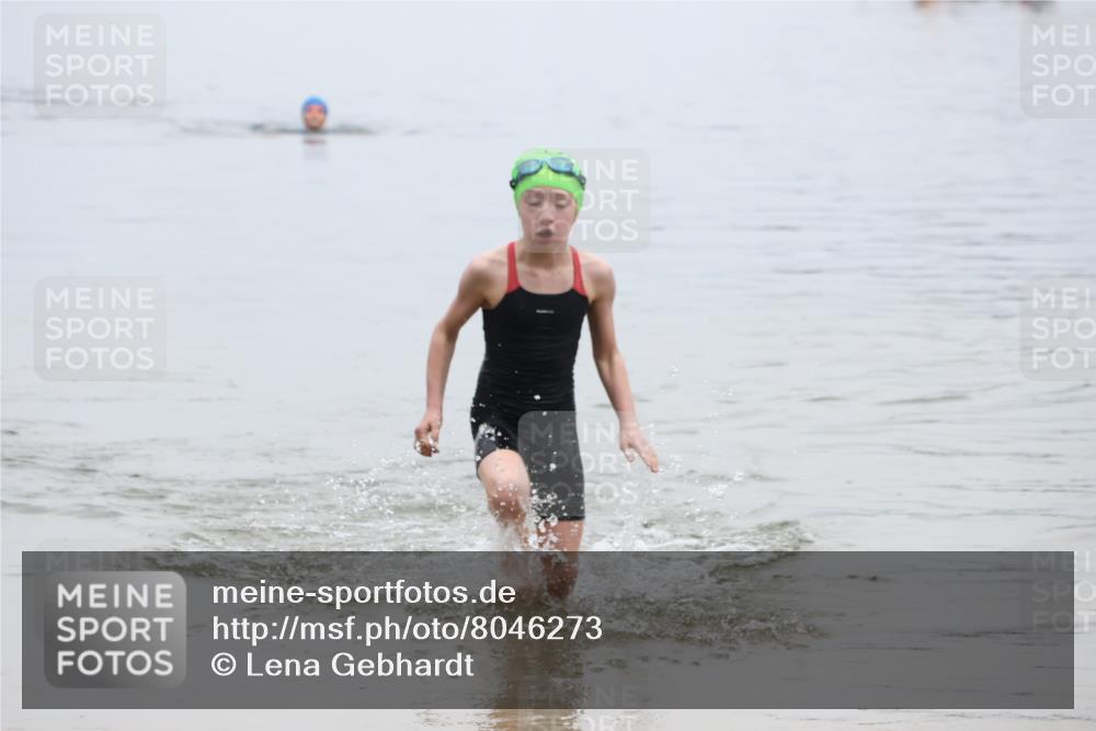 21.06.2025 - 27. Vierlanden-Triathlon Lena Gebhardt http://msf.ph/oto/8046273 15.06.2025 14:53:22 Schwimmen 1368 meine-sportfotos.de
