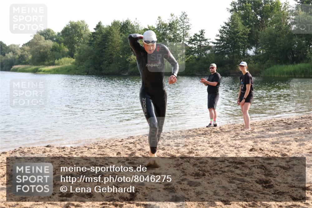 15.06.2025 - 27. Vierlanden-Triathlon Lena Gebhardt http://msf.ph/oto/8046275 15.06.2025 08:42:17 Schwimmen 71, 121, 135, 191 meine-sportfotos.de