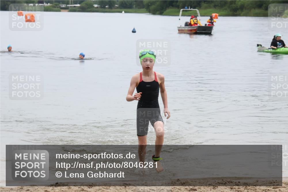 21.06.2025 - 27. Vierlanden-Triathlon Lena Gebhardt http://msf.ph/oto/8046281 15.06.2025 14:53:23 Schwimmen 1368 meine-sportfotos.de