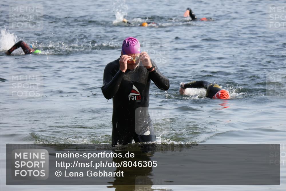 15.06.2025 - 27. Vierlanden-Triathlon Lena Gebhardt http://msf.ph/oto/8046305 15.06.2025 08:42:43 Schwimmen 137, 154 meine-sportfotos.de