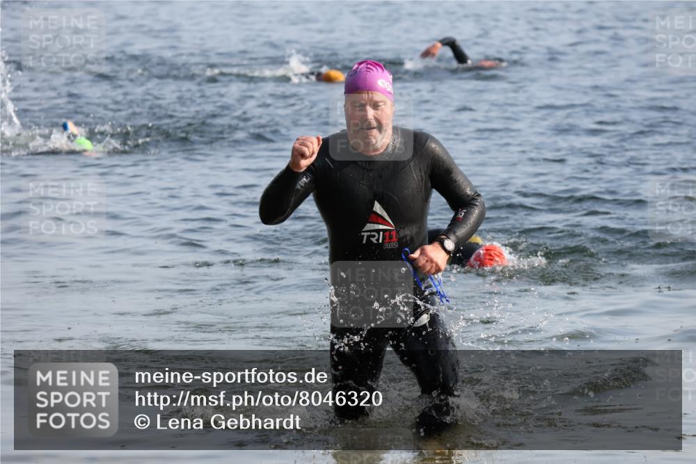 15.06.2025 - 27. Vierlanden-Triathlon Lena Gebhardt http://msf.ph/oto/8046320 15.06.2025 08:42:45 Schwimmen 137, 154 meine-sportfotos.de