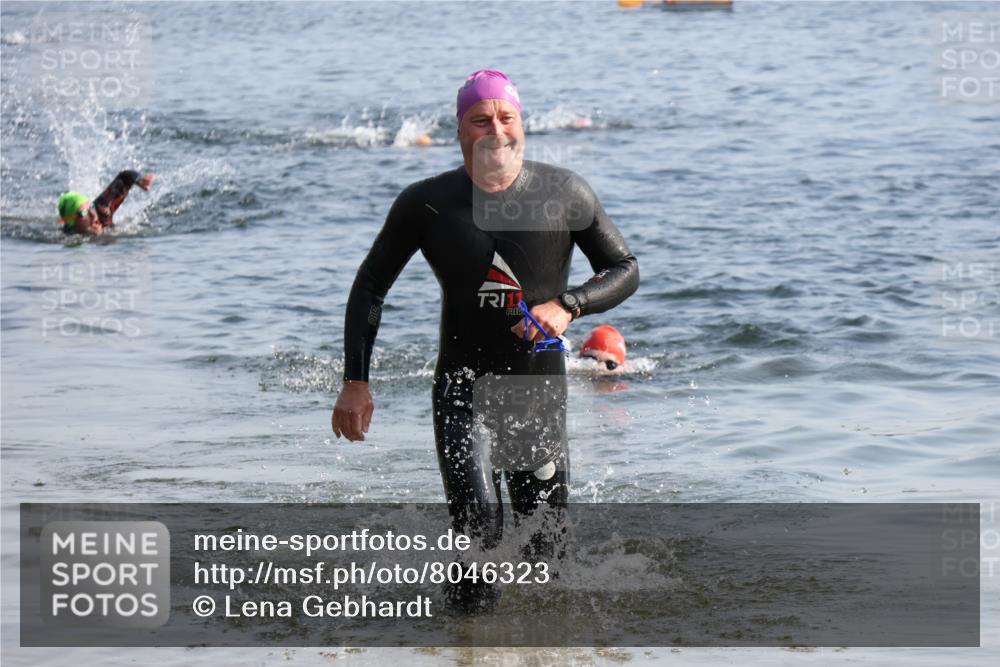 15.06.2025 - 27. Vierlanden-Triathlon Lena Gebhardt http://msf.ph/oto/8046323 15.06.2025 08:42:46 Schwimmen 137, 154 meine-sportfotos.de