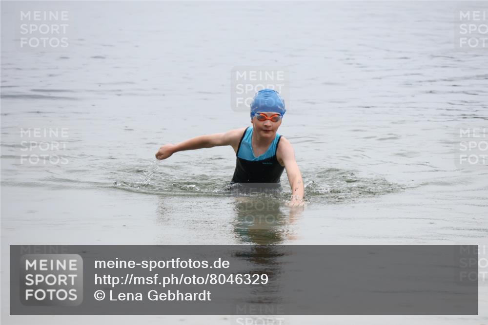 21.06.2025 - 27. Vierlanden-Triathlon Lena Gebhardt http://msf.ph/oto/8046329 15.06.2025 14:53:57 Schwimmen 1356 meine-sportfotos.de