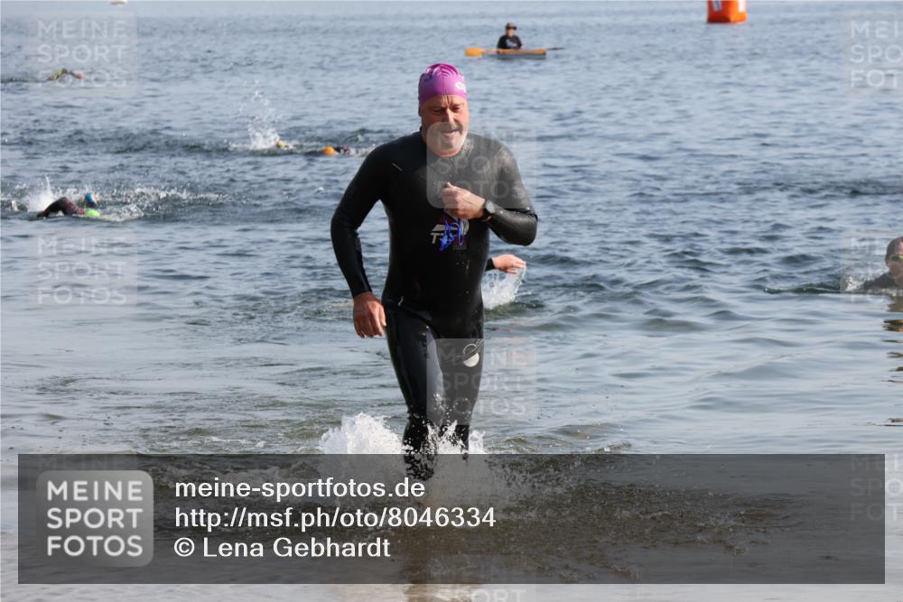 15.06.2025 - 27. Vierlanden-Triathlon Lena Gebhardt http://msf.ph/oto/8046334 15.06.2025 08:42:47 Schwimmen 137, 154 meine-sportfotos.de