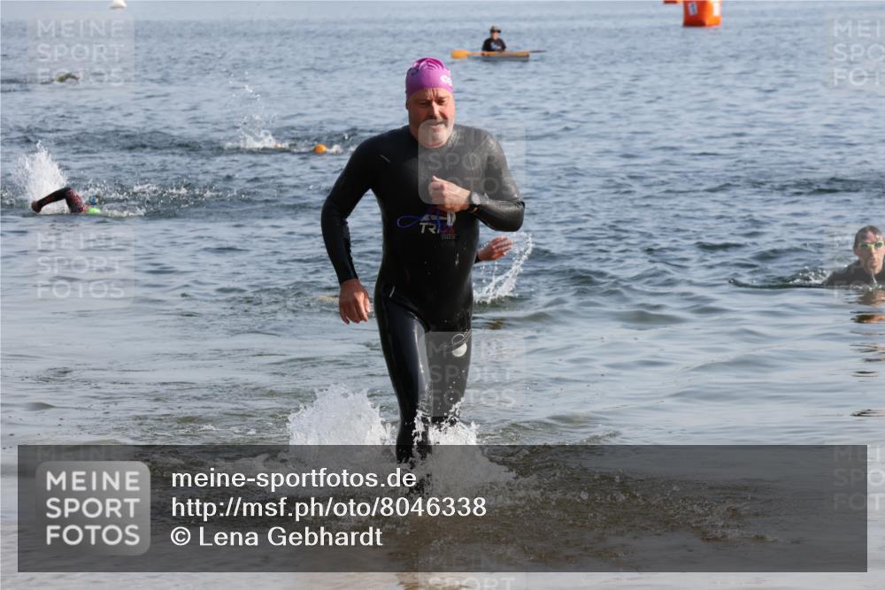 15.06.2025 - 27. Vierlanden-Triathlon Lena Gebhardt http://msf.ph/oto/8046338 15.06.2025 08:42:47 Schwimmen 137, 154 meine-sportfotos.de