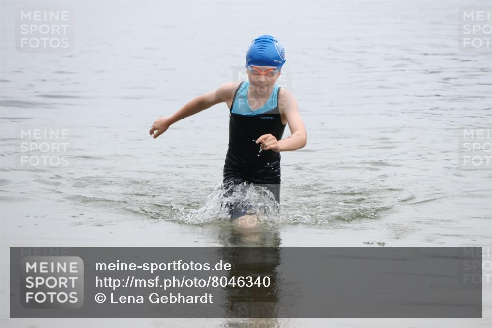 21.06.2025 - 27. Vierlanden-Triathlon Lena Gebhardt http://msf.ph/oto/8046340 15.06.2025 14:53:58 Schwimmen 1356 meine-sportfotos.de