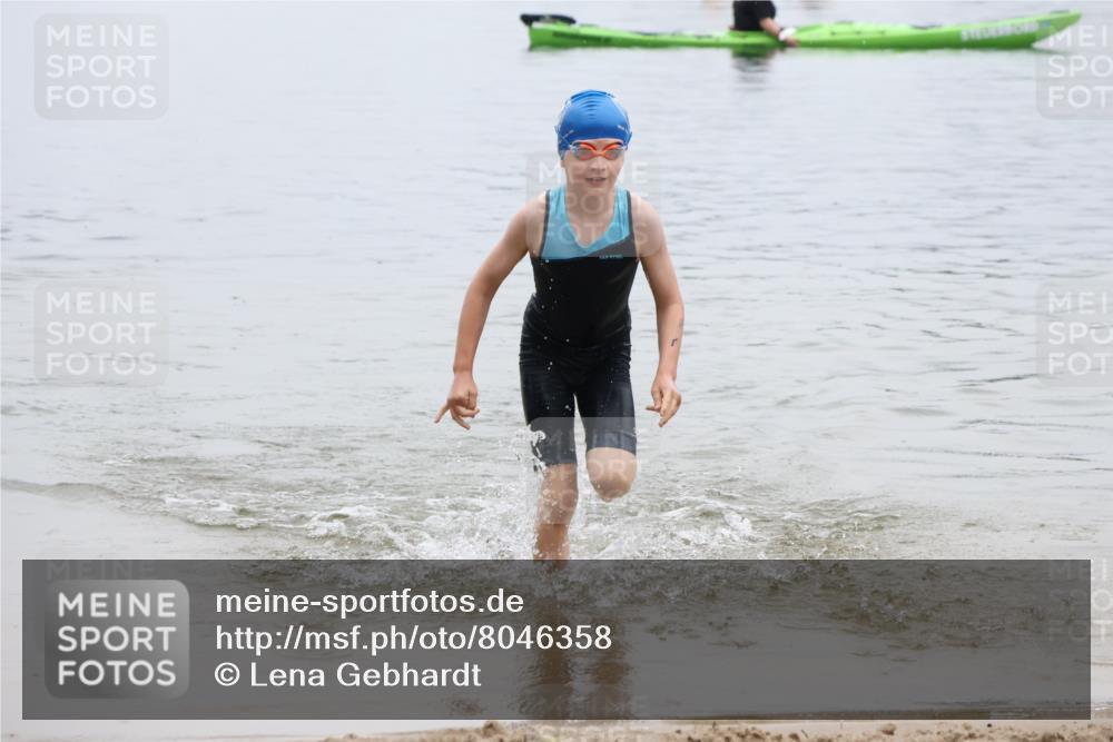 21.06.2025 - 27. Vierlanden-Triathlon Lena Gebhardt http://msf.ph/oto/8046358 15.06.2025 14:54:00 Schwimmen 1356 meine-sportfotos.de