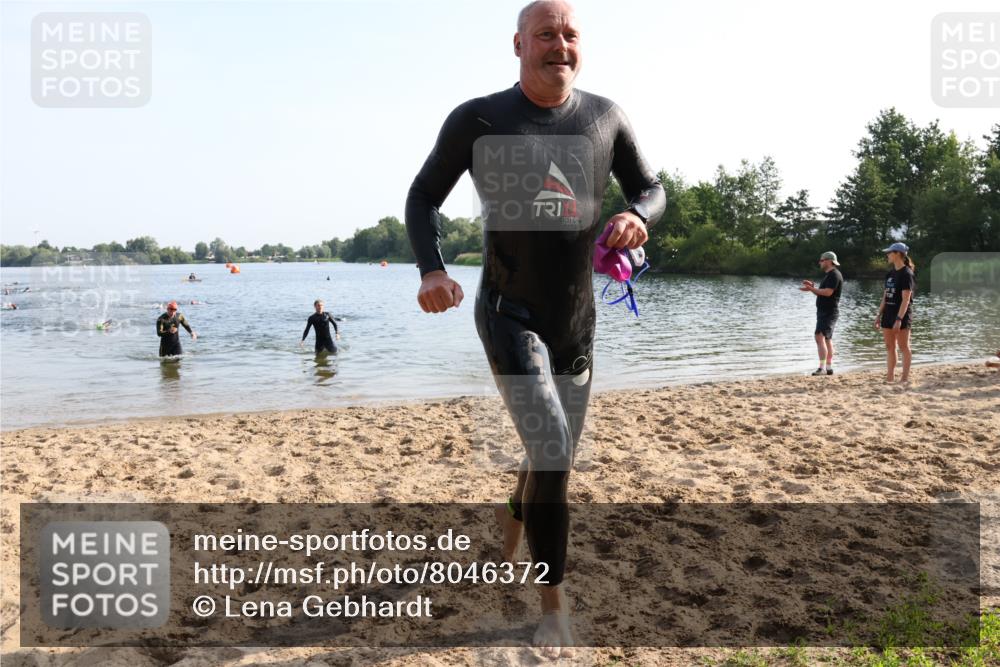 15.06.2025 - 27. Vierlanden-Triathlon Lena Gebhardt http://msf.ph/oto/8046372 15.06.2025 08:42:51 Schwimmen 18, 137, 154 meine-sportfotos.de