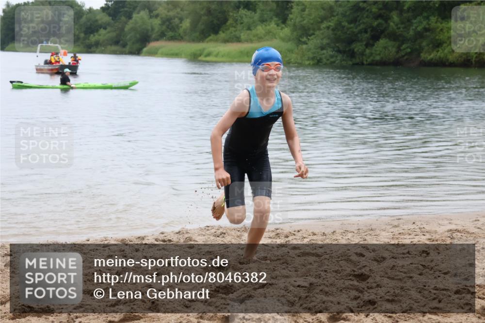 21.06.2025 - 27. Vierlanden-Triathlon Lena Gebhardt http://msf.ph/oto/8046382 15.06.2025 14:54:02 Schwimmen 1356 meine-sportfotos.de