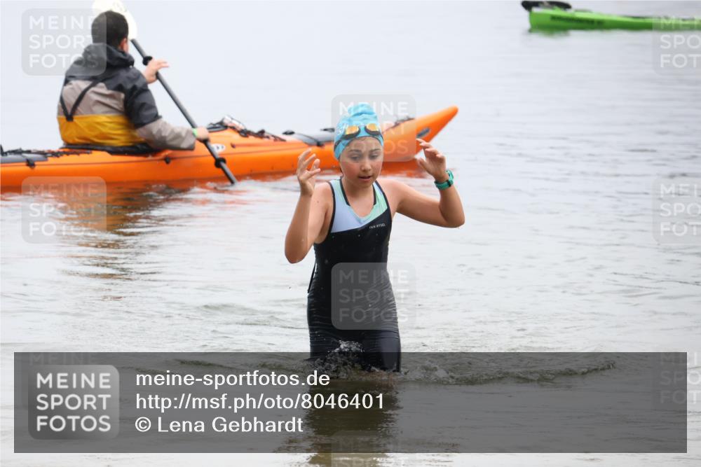 21.06.2025 - 27. Vierlanden-Triathlon Lena Gebhardt http://msf.ph/oto/8046401 15.06.2025 14:54:14 Schwimmen 1369 meine-sportfotos.de