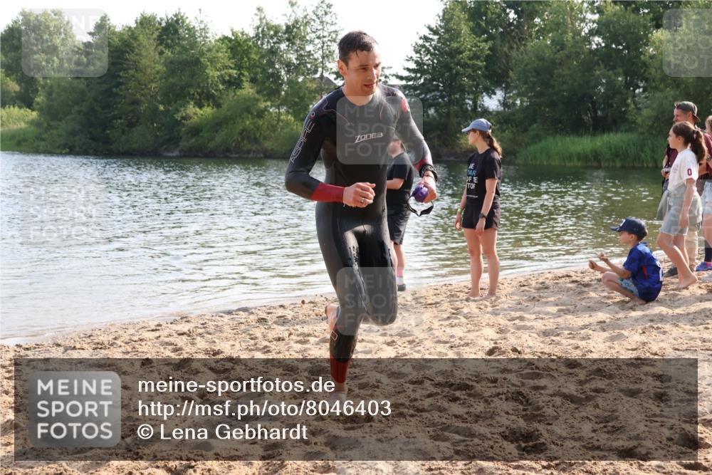 15.06.2025 - 27. Vierlanden-Triathlon Lena Gebhardt http://msf.ph/oto/8046403 15.06.2025 08:42:54 Schwimmen 18, 72, 137, 154 meine-sportfotos.de