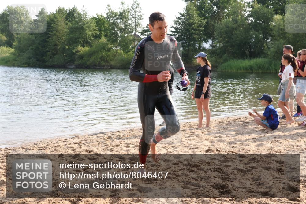 15.06.2025 - 27. Vierlanden-Triathlon Lena Gebhardt http://msf.ph/oto/8046407 15.06.2025 08:42:54 Schwimmen 18, 72, 137, 154 meine-sportfotos.de