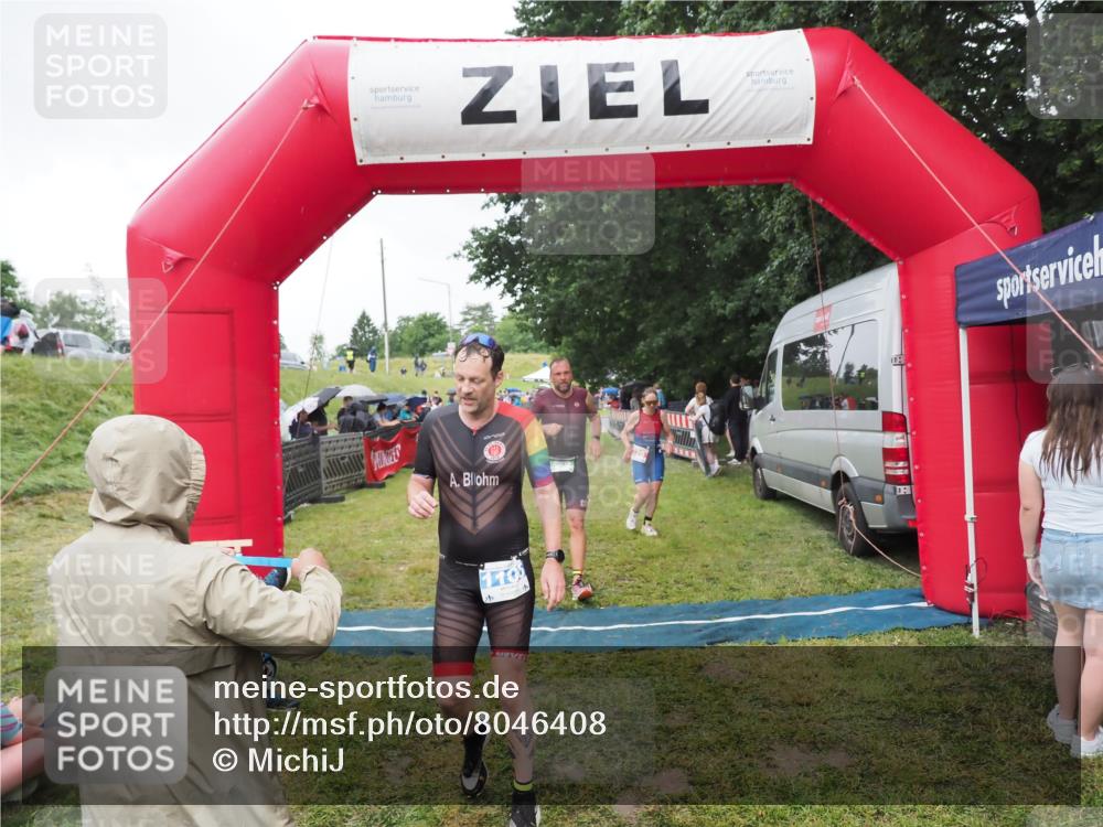 21.06.2025 - 27. Vierlanden-Triathlon MichiJ http://msf.ph/oto/8046408 15.06.2026 14:00:11 Ziel 226, 770, 1106, 1107 meine-sportfotos.de
