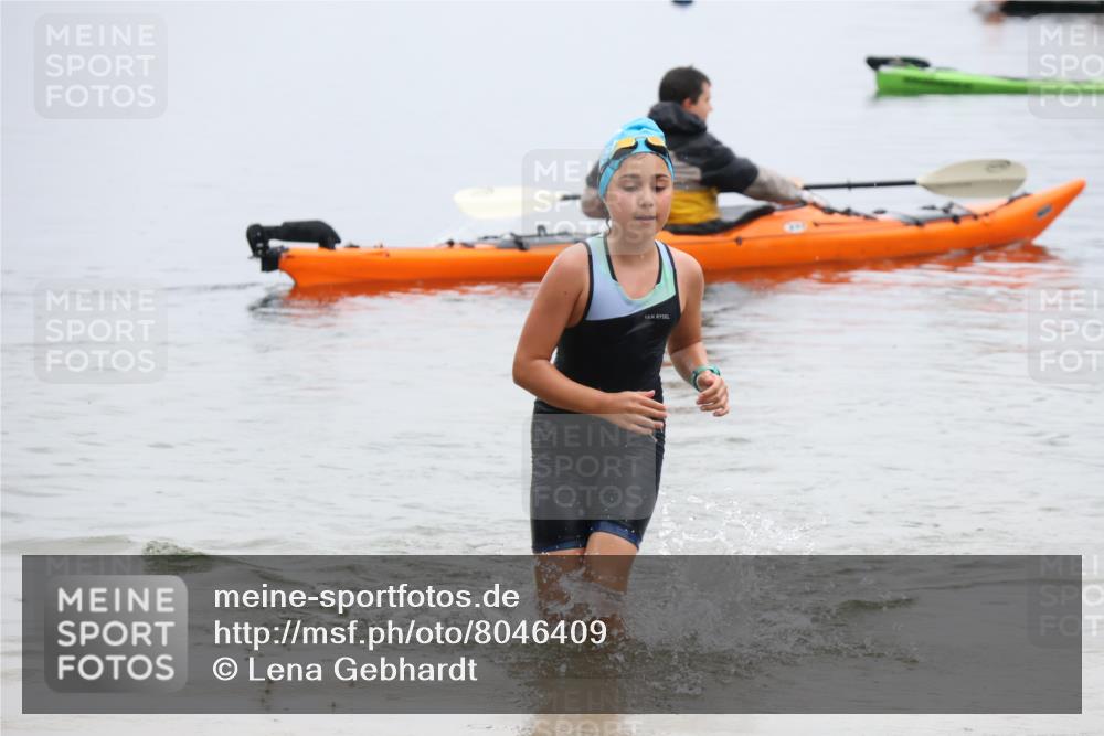 21.06.2025 - 27. Vierlanden-Triathlon Lena Gebhardt http://msf.ph/oto/8046409 15.06.2025 14:54:15 Schwimmen 1369 meine-sportfotos.de