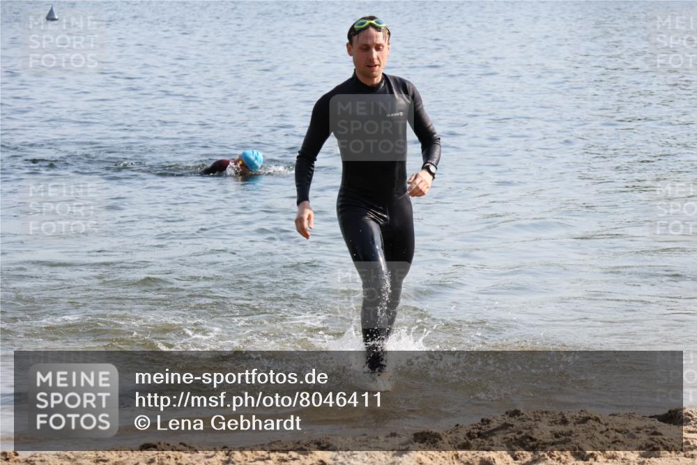 15.06.2025 - 27. Vierlanden-Triathlon Lena Gebhardt http://msf.ph/oto/8046411 15.06.2025 08:42:55 Schwimmen 18, 72, 137, 154 meine-sportfotos.de