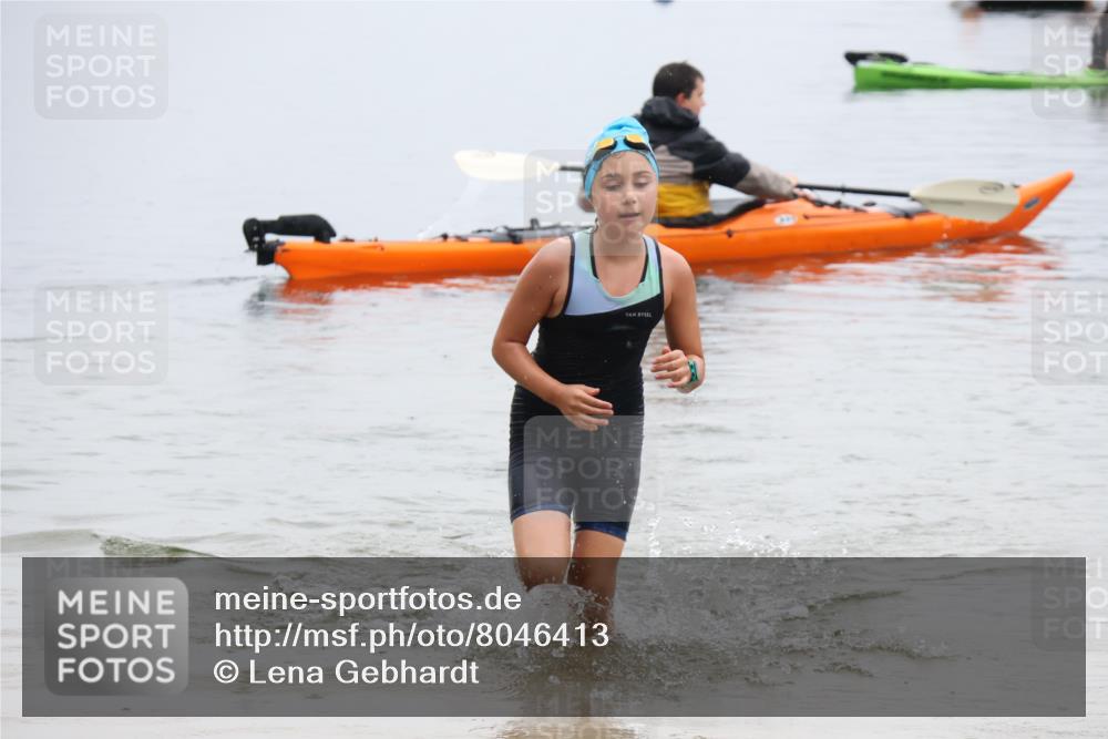 21.06.2025 - 27. Vierlanden-Triathlon Lena Gebhardt http://msf.ph/oto/8046413 15.06.2025 14:54:15 Schwimmen 1369 meine-sportfotos.de