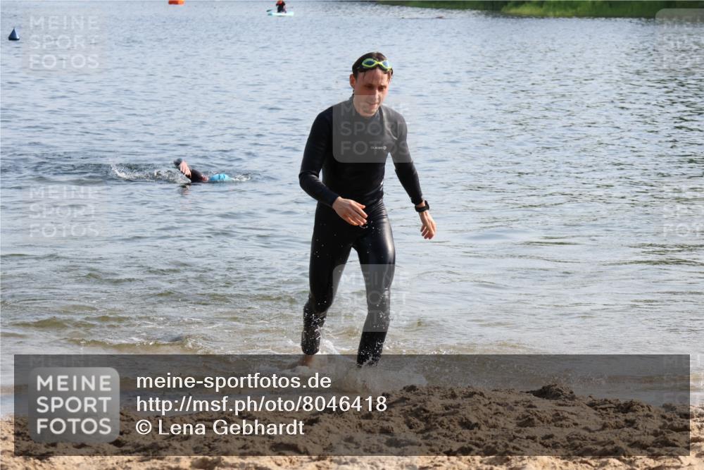 15.06.2025 - 27. Vierlanden-Triathlon Lena Gebhardt http://msf.ph/oto/8046418 15.06.2025 08:42:56 Schwimmen 18, 72, 137, 154 meine-sportfotos.de