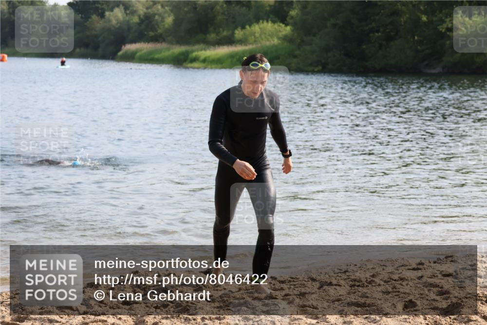15.06.2025 - 27. Vierlanden-Triathlon Lena Gebhardt http://msf.ph/oto/8046422 15.06.2025 08:42:57 Schwimmen 18, 72, 100, 137, 154 meine-sportfotos.de