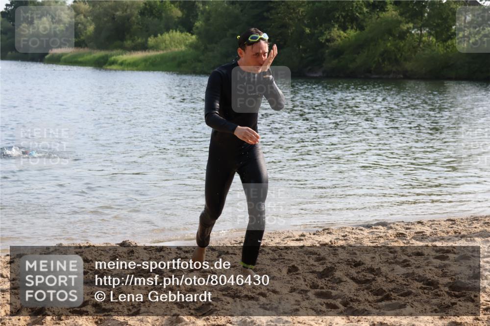 15.06.2025 - 27. Vierlanden-Triathlon Lena Gebhardt http://msf.ph/oto/8046430 15.06.2025 08:42:58 Schwimmen 18, 72, 100, 137, 154 meine-sportfotos.de