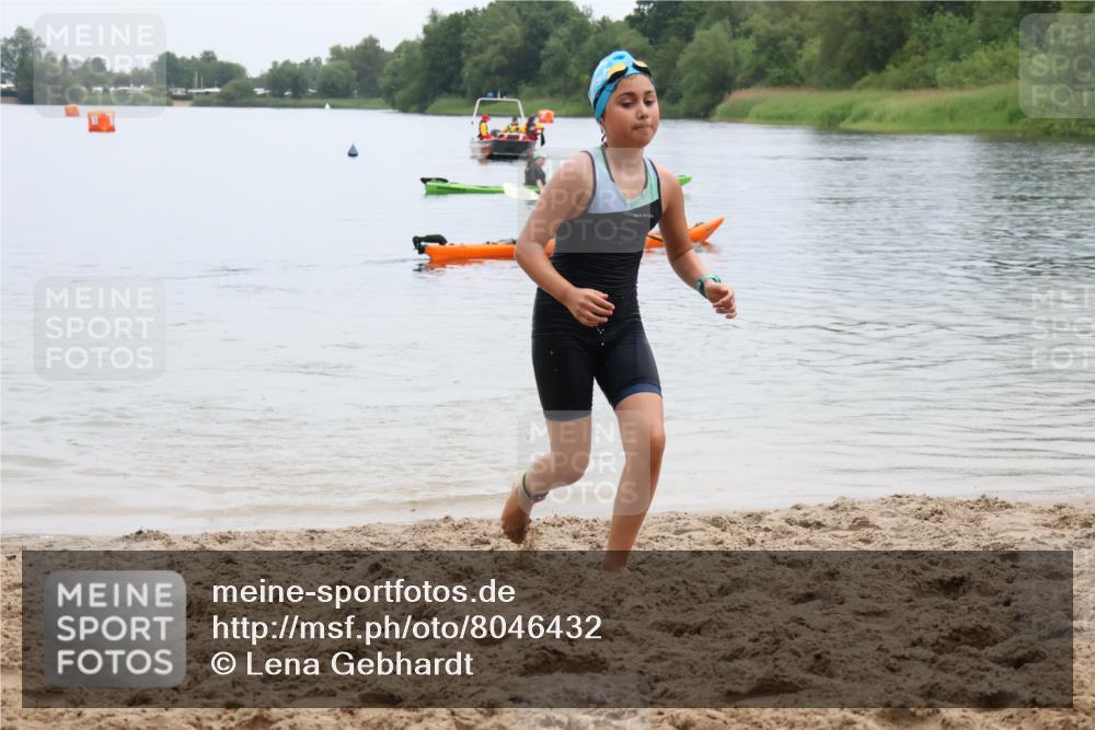 21.06.2025 - 27. Vierlanden-Triathlon Lena Gebhardt http://msf.ph/oto/8046432 15.06.2025 14:54:18 Schwimmen 1369 meine-sportfotos.de