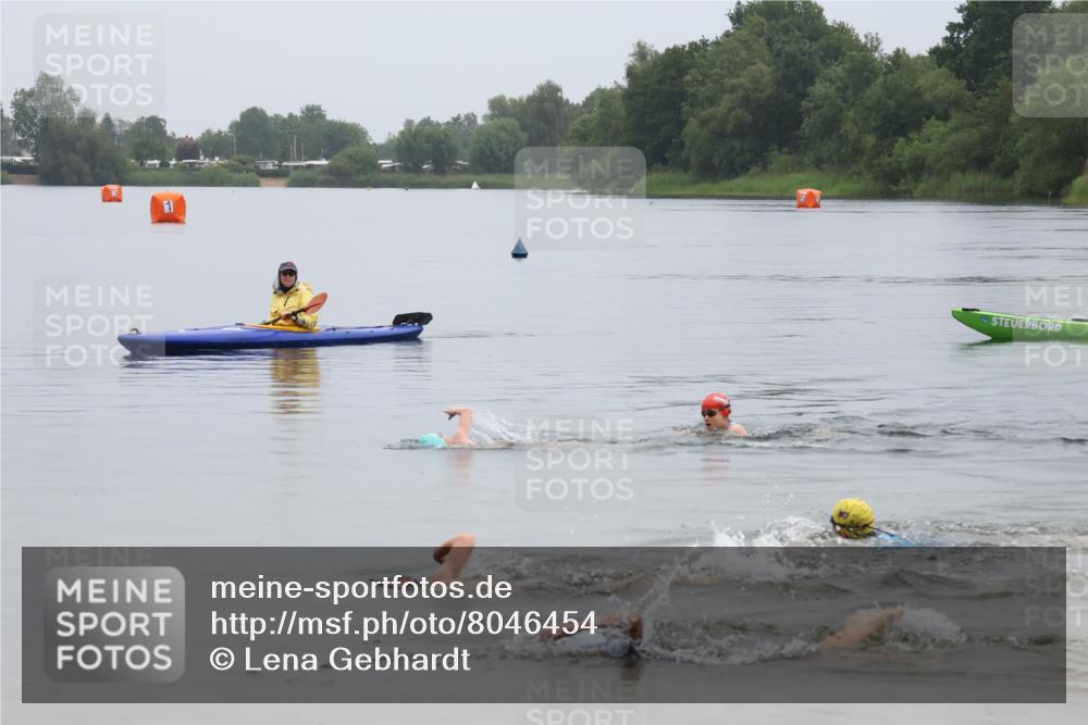 21.06.2025 - 27. Vierlanden-Triathlon Lena Gebhardt http://msf.ph/oto/8046454 15.06.2025 15:00:42 Schwimmen  meine-sportfotos.de
