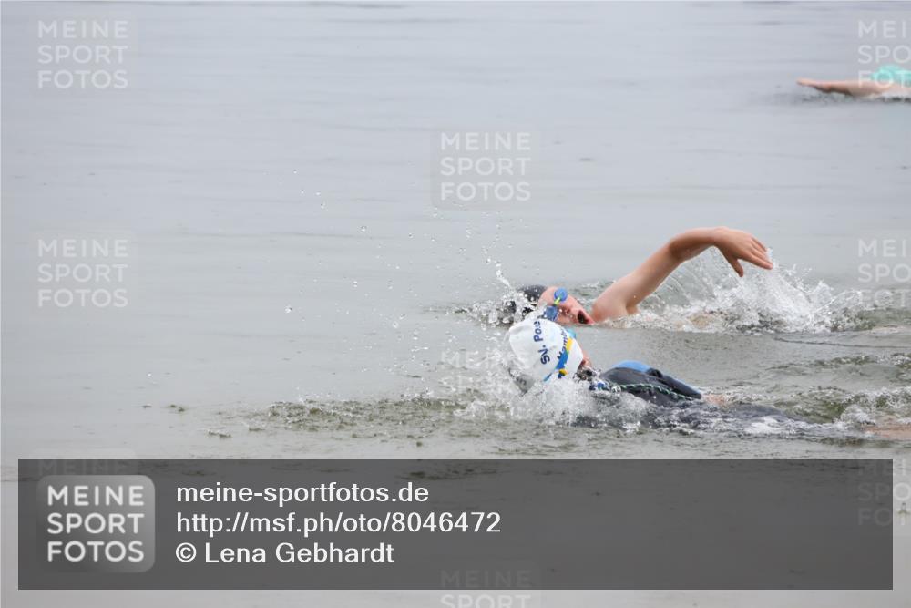 21.06.2025 - 27. Vierlanden-Triathlon Lena Gebhardt http://msf.ph/oto/8046472 15.06.2025 15:00:45 Schwimmen  meine-sportfotos.de