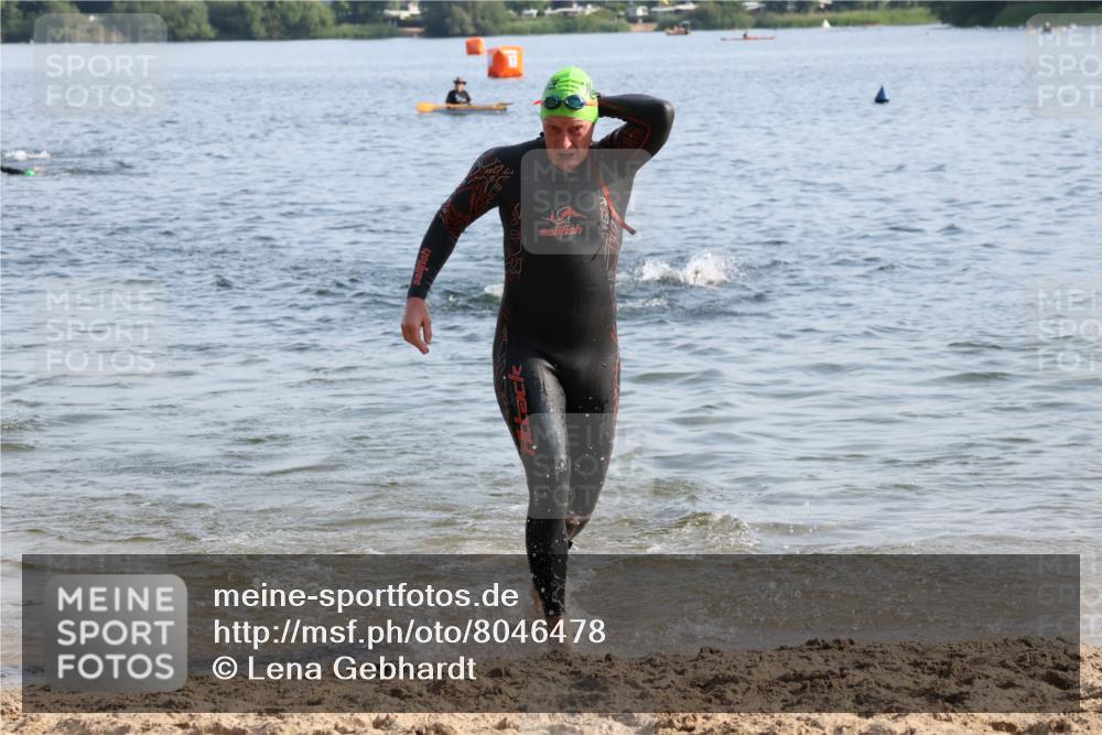15.06.2025 - 27. Vierlanden-Triathlon Lena Gebhardt http://msf.ph/oto/8046478 15.06.2025 08:43:06 Schwimmen 18, 72, 100, 139 meine-sportfotos.de