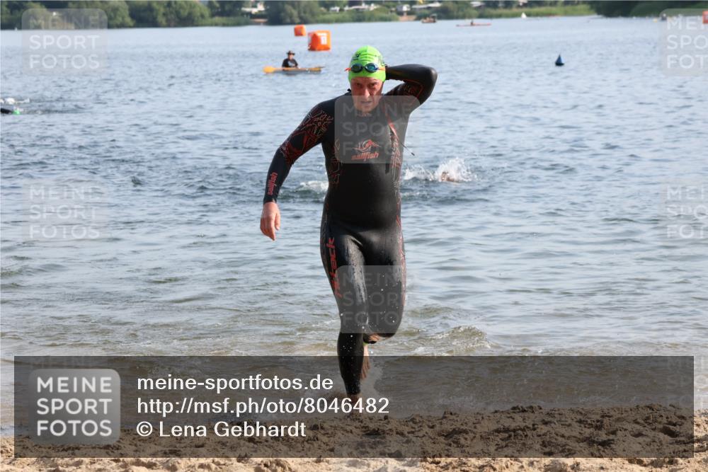 15.06.2025 - 27. Vierlanden-Triathlon Lena Gebhardt http://msf.ph/oto/8046482 15.06.2025 08:43:06 Schwimmen 18, 72, 100, 139 meine-sportfotos.de