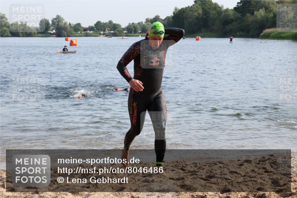 15.06.2025 - 27. Vierlanden-Triathlon Lena Gebhardt http://msf.ph/oto/8046486 15.06.2025 08:43:07 Schwimmen 18, 72, 100, 139 meine-sportfotos.de