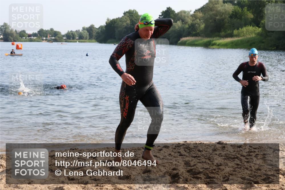 15.06.2025 - 27. Vierlanden-Triathlon Lena Gebhardt http://msf.ph/oto/8046494 15.06.2025 08:43:07 Schwimmen 18, 72, 100, 139 meine-sportfotos.de