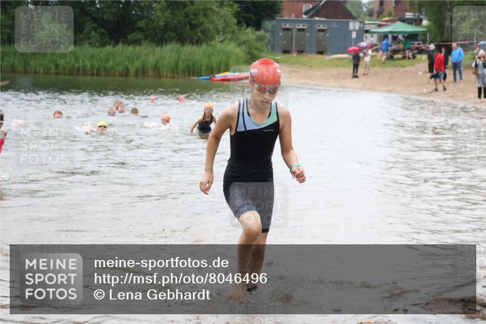 21.06.2025 - 27. Vierlanden-Triathlon Lena Gebhardt http://msf.ph/oto/8046496 15.06.2025 15:01:26 Schwimmen  meine-sportfotos.de