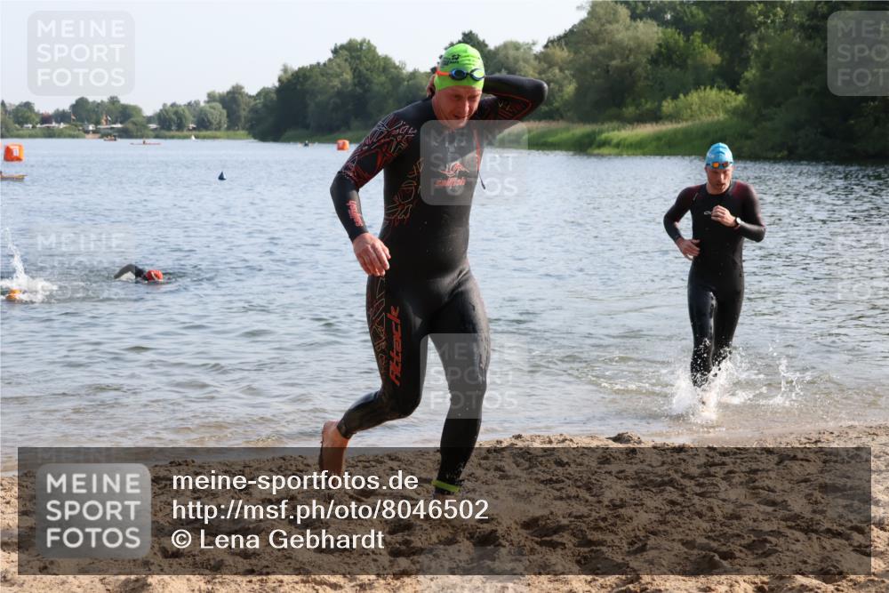 15.06.2025 - 27. Vierlanden-Triathlon Lena Gebhardt http://msf.ph/oto/8046502 15.06.2025 08:43:08 Schwimmen 11, 18, 72, 100, 139 meine-sportfotos.de