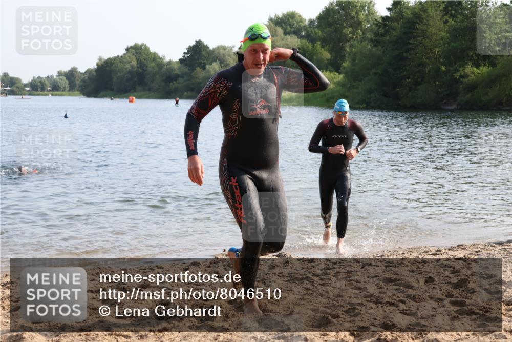 15.06.2025 - 27. Vierlanden-Triathlon Lena Gebhardt http://msf.ph/oto/8046510 15.06.2025 08:43:08 Schwimmen 11, 18, 72, 100, 139 meine-sportfotos.de