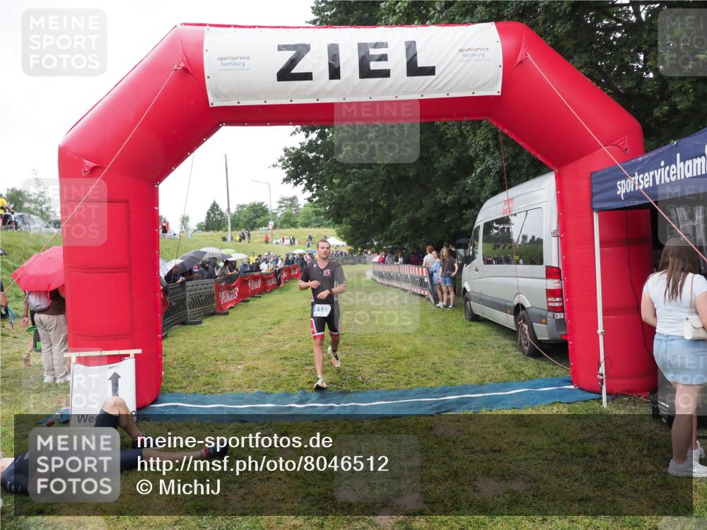 21.06.2025 - 27. Vierlanden-Triathlon MichiJ http://msf.ph/oto/8046512 15.06.2026 14:02:33 Ziel 1159 meine-sportfotos.de