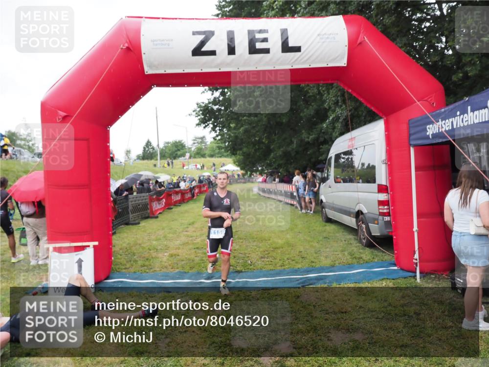 21.06.2025 - 27. Vierlanden-Triathlon MichiJ http://msf.ph/oto/8046520 15.06.2026 14:02:33 Ziel 1159 meine-sportfotos.de