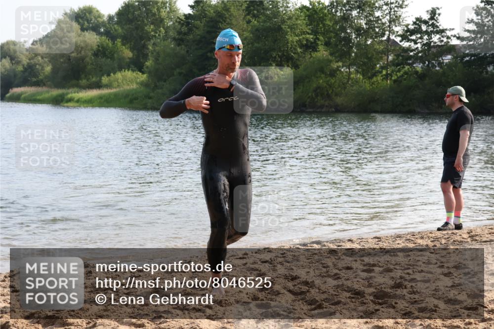 15.06.2025 - 27. Vierlanden-Triathlon Lena Gebhardt http://msf.ph/oto/8046525 15.06.2025 08:43:10 Schwimmen 11, 72, 100, 102, 139 meine-sportfotos.de