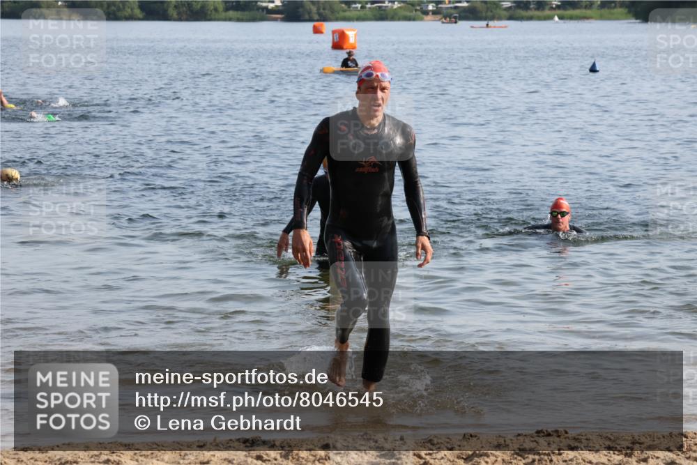 15.06.2025 - 27. Vierlanden-Triathlon Lena Gebhardt http://msf.ph/oto/8046545 15.06.2025 08:43:13 Schwimmen 11, 72, 100, 102, 139 meine-sportfotos.de
