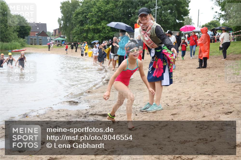 21.06.2025 - 27. Vierlanden-Triathlon Lena Gebhardt http://msf.ph/oto/8046554 15.06.2025 15:01:33 Schwimmen  meine-sportfotos.de