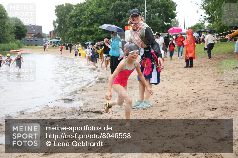 21.06.2025 - 27. Vierlanden-Triathlon Lena Gebhardt http://msf.ph/oto/8046558 15.06.2025 15:01:33 Schwimmen  meine-sportfotos.de