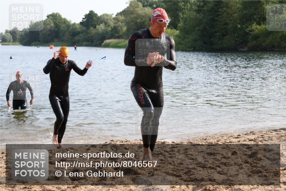 15.06.2025 - 27. Vierlanden-Triathlon Lena Gebhardt http://msf.ph/oto/8046567 15.06.2025 08:43:17 Schwimmen 11, 100, 102, 139, 148 meine-sportfotos.de