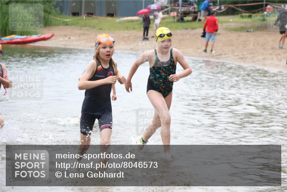 21.06.2025 - 27. Vierlanden-Triathlon Lena Gebhardt http://msf.ph/oto/8046573 15.06.2025 15:01:36 Schwimmen  meine-sportfotos.de
