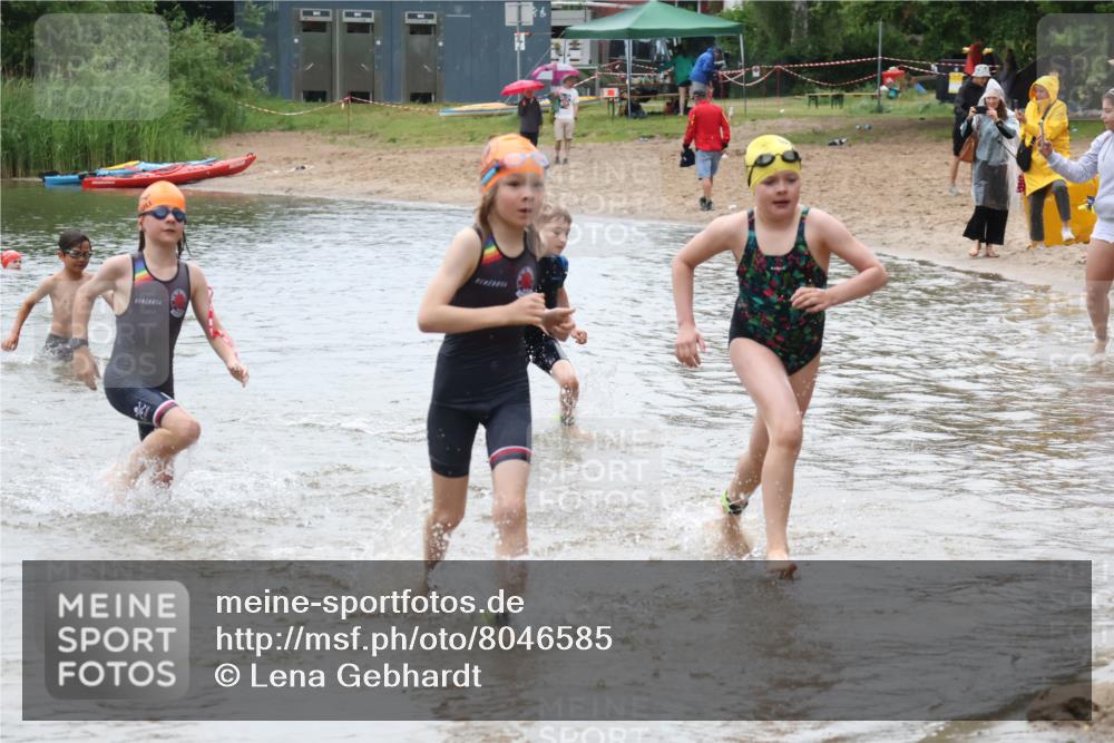 21.06.2025 - 27. Vierlanden-Triathlon Lena Gebhardt http://msf.ph/oto/8046585 15.06.2025 15:01:37 Schwimmen  meine-sportfotos.de