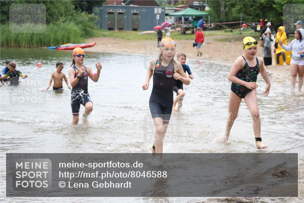 21.06.2025 - 27. Vierlanden-Triathlon Lena Gebhardt http://msf.ph/oto/8046588 15.06.2025 15:01:37 Schwimmen  meine-sportfotos.de